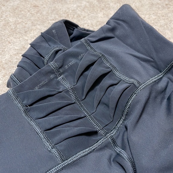 VICTORIA SPORT TOTAL KNOCKOUT SHORT GRAY LASER CUT CAPRI LENGTH LEGGINGS - Picture 7 of 11